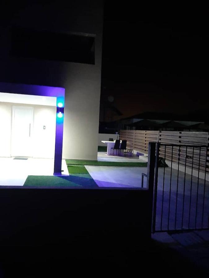 Universe House Dromolaxia Extérieur photo